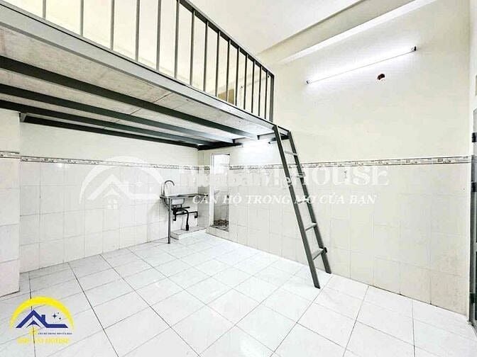 Tiện qua Văn Hiến và Công Thương 10 phút