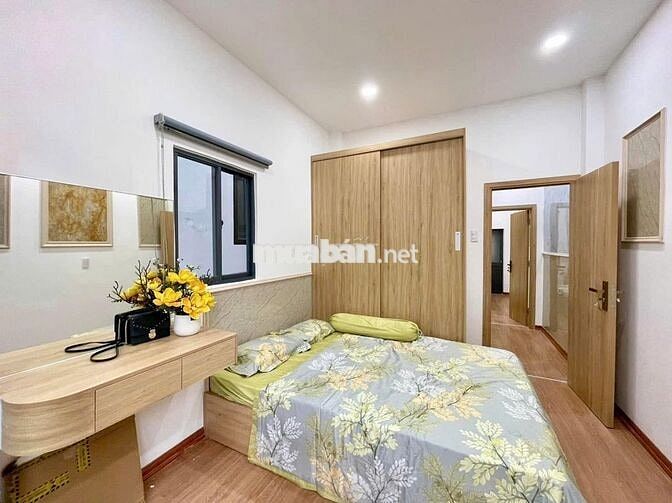 Bán nhà đẹp 4 lầu Bùi Viện ngay khu phố Tây