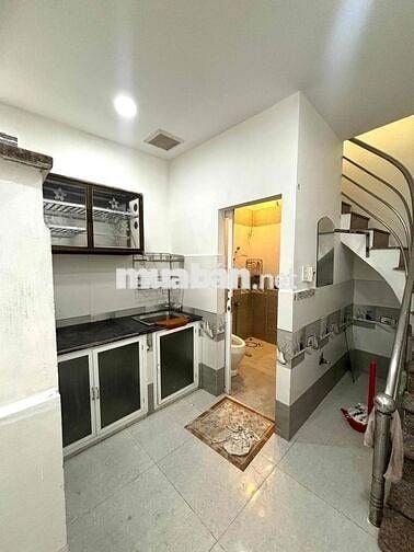 Nhà sạch sẽ khu an ninh xe hơi chạy vô nhà Phạm Đức Sơn