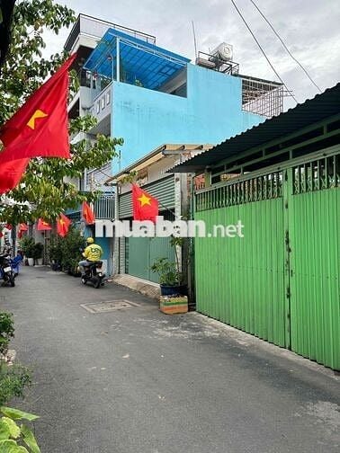 Nhà sạch sẽ khu an ninh xe hơi chạy vô nhà Phạm Đức Sơn