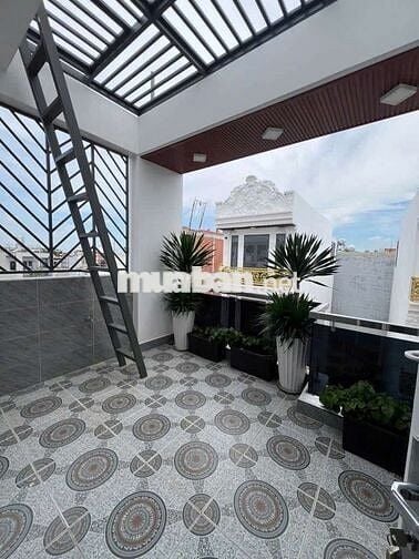 BÁN NHÀ SIÊU PHẨM FULL NỘI THẤT CÓ THANG MÁY XỊN XÒ