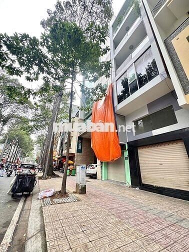 Cho thuê nhà Trung tâm Q1  4x20 5 lầu thang máy hầm để xe giá 75