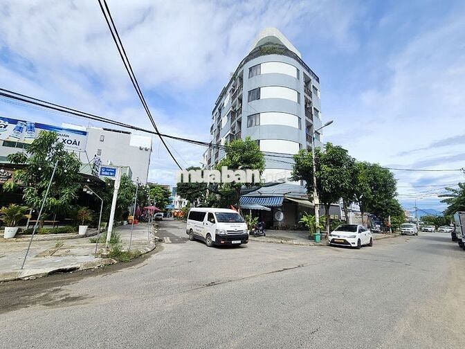 Bán đất đường Trường Thhi 4, ngay cổng sân bay, trung tâm Tp Đà Nẵng.