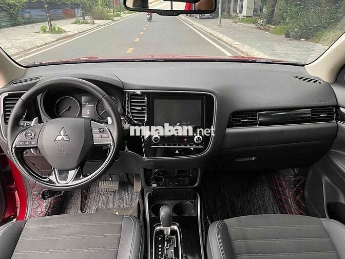 Mitsubishi Outlander 2.0CVT 2023 chính chủ từ mới