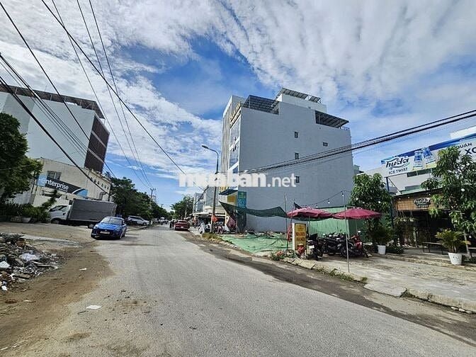 Bán đất đường Trường Thhi 4, ngay cổng sân bay, trung tâm Tp Đà Nẵng.