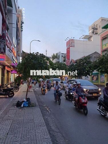 Cho thuê nhà mặt tiền số 608 Nguyễn Đình Chiểu, Phường 3, Quận 3.