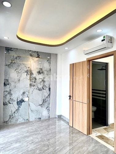 Bán nhà 5 tầng DTSD 300m2 đường Nguyễn Thị Sóc