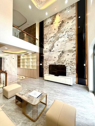 Bán nhà 5 tầng DTSD 300m2 đường Nguyễn Thị Sóc