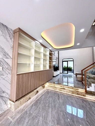 Bán nhà 5 tầng DTSD 300m2 đường Nguyễn Thị Sóc
