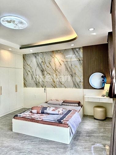 Bán nhà 5 tầng DTSD 300m2 đường Nguyễn Thị Sóc