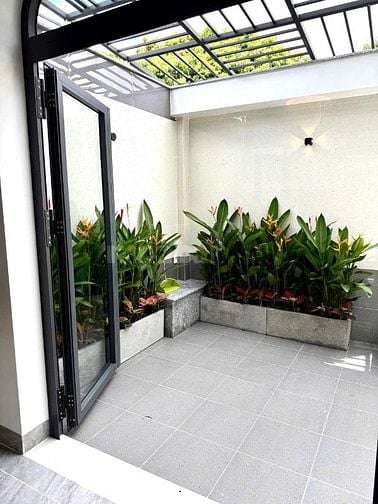 Bán nhà 5 tầng DTSD 300m2 đường Nguyễn Thị Sóc