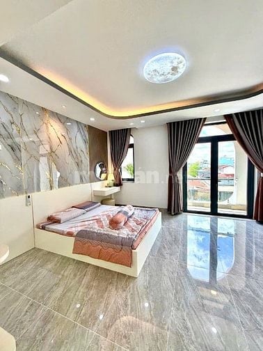 Bán nhà 5 tầng DTSD 300m2 đường Nguyễn Thị Sóc