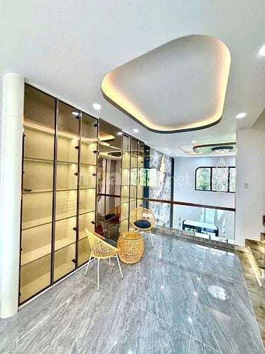 Bán nhà 5 tầng DTSD 300m2 đường Nguyễn Thị Sóc