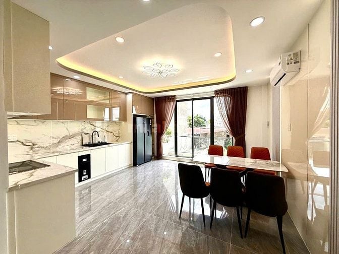 Bán nhà 5 tầng DTSD 300m2 đường Nguyễn Thị Sóc