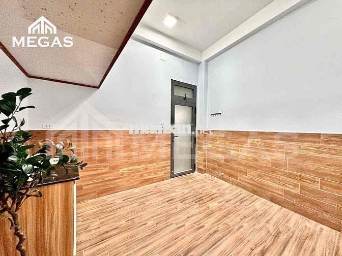 Cửa sổ mới xây full nội thất gác cao ngay Công Viên Làng Hoa
