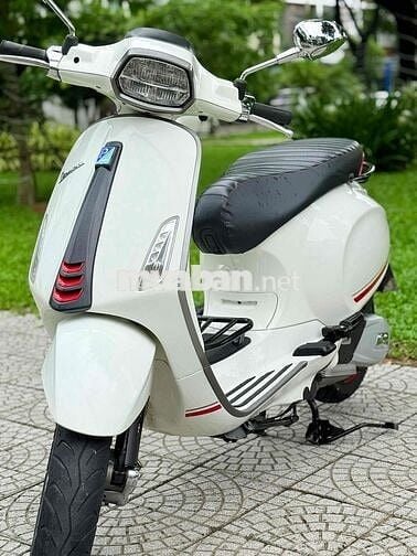 Vespa spinrt đèn led cuối 2020. biển 43