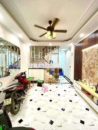 Nhà đẹp Pháo Đài Láng nội thất xịn sò 40m ra ô tô
