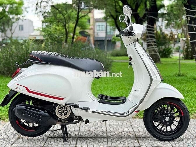 Vespa spinrt đèn led cuối 2020. biển 43