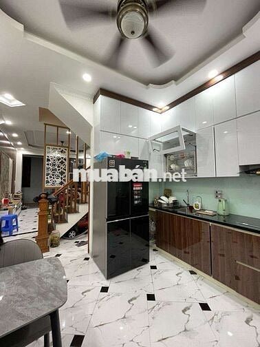 Nhà đẹp Pháo Đài Láng nội thất xịn sò 40m ra ô tô
