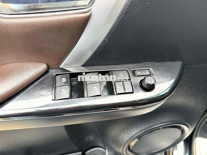 Toyota Fortuner 2.7V 4x2 AT 2017 Nhập Khẩu