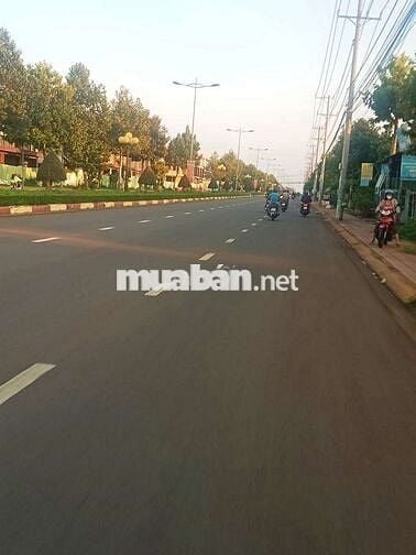 Mặt tiền nhựa kinh doanh. Sổ riêng thổ cư. Ngaytrung tâm Phường.