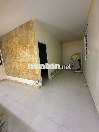Tôi cần bán căn nhà Ngay gần chợ cổng 10