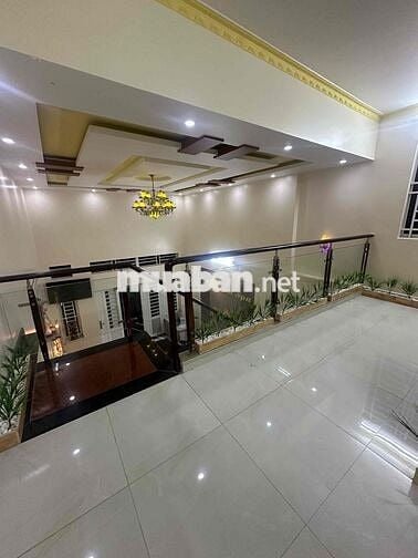 Tôi cần bán căn nhà Ngay gần chợ cổng 10