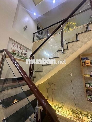Tôi cần bán căn nhà Ngay gần chợ cổng 10