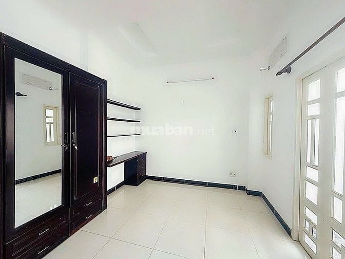 Cần ra gấp căn nhà đường Trần Xuân soạn Q7