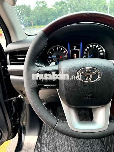 Toyota Fortuner 2.7V 4x2 AT 2017 Nhập Khẩu