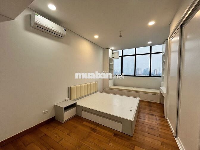 Vào luôn CH 198m2 3PN, 1phụ nội thất đẹp tại Dolphin Plaza giá 22tr/th