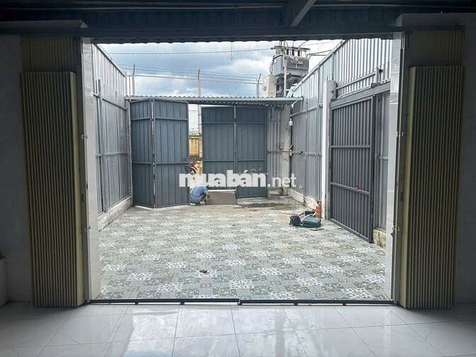 Cho thuê nhà nguyên căn hẻm xe hơi 2279 Huỳnh Tấn Phát diện tích rộng