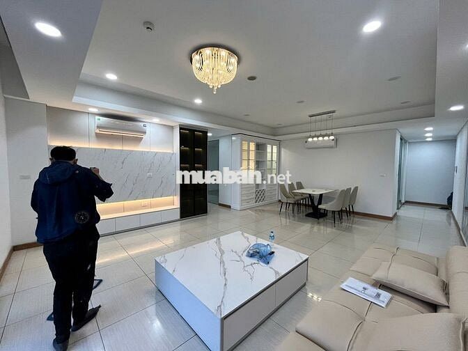 Vào luôn CH 198m2 3PN, 1phụ nội thất đẹp tại Dolphin Plaza giá 22tr/th
