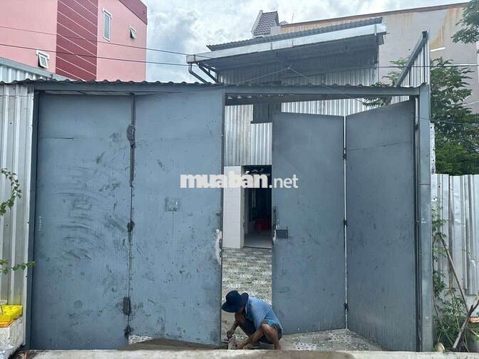 Cho thuê nhà nguyên căn hẻm xe hơi 2279 Huỳnh Tấn Phát diện tích rộng