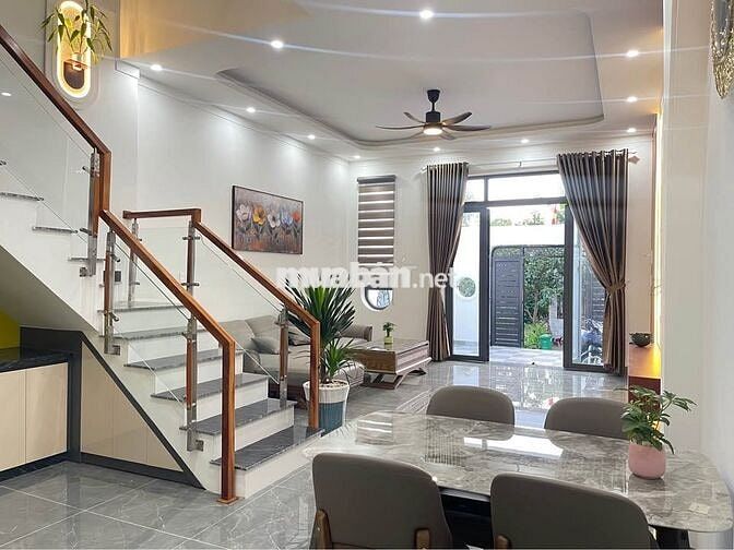 XOAY NGÂN HÀNG BÁN GẤP NHÀ LẦU NẰM GẦN CHỢ THẠNH PHÚ SỔ RIÊNG