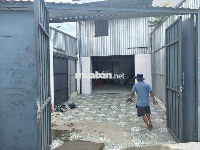 Cho thuê nhà nguyên căn hẻm xe hơi 2279 Huỳnh Tấn Phát diện tích rộng