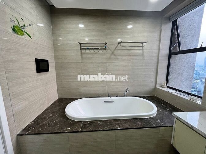 Vào luôn CH 198m2 3PN, 1phụ nội thất đẹp tại Dolphin Plaza giá 22tr/th