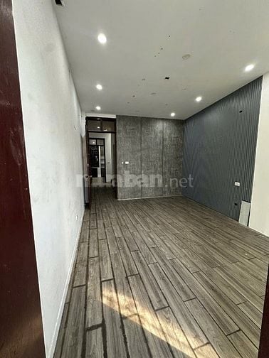 CHO THUÊ NHÀ MẶT PHỐ 242 CẦU GIẤY, HÀ NỘI- DT  60m2x 4 tầng, MT 4m