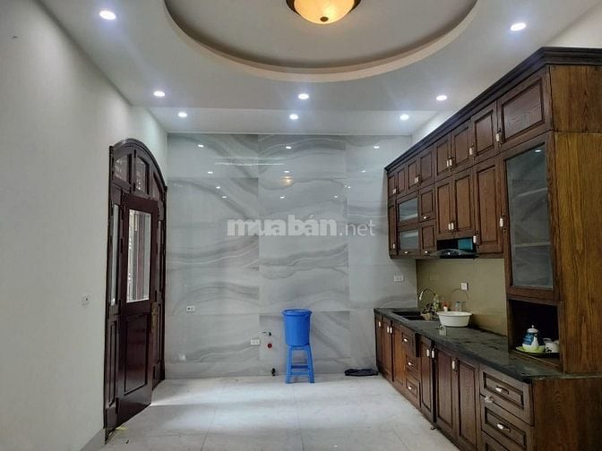 Hoàng Cầu, phân lô 2 mặt ngõ, Ô tô tránh dừng đỗ ngày đêm, cần bán sớm