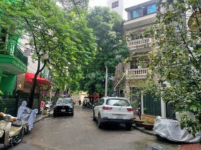 Hoàng Cầu, phân lô 2 mặt ngõ, Ô tô tránh dừng đỗ ngày đêm, cần bán sớm