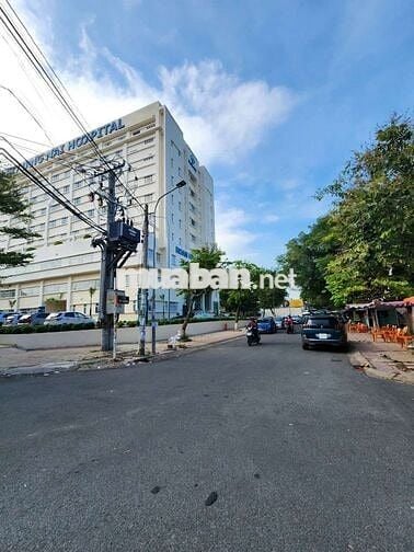 Mặt Tiền Trung Tâm gần vincom và BV Hoàn Mỹ