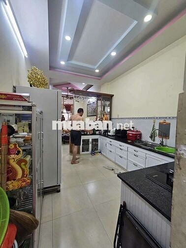 Nhà full nội thất, 7m x 15 , đúc 1 lầu , 3pn, 4wc. 13tr/ tháng chốt