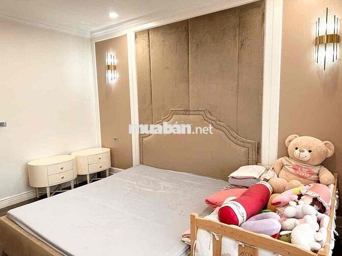 Bán căn hộ chung cư PHC Nguyễn Sơn,DT 100m,3PN,giá 10 tỷ.