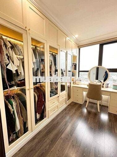 Bán căn hộ chung cư PHC Nguyễn Sơn,DT 100m,3PN,giá 10 tỷ.
