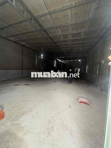 Cho thuê kho 12tr/th Dt:250m( trần kho cao , có điện 3fa )  Phù hợp sx