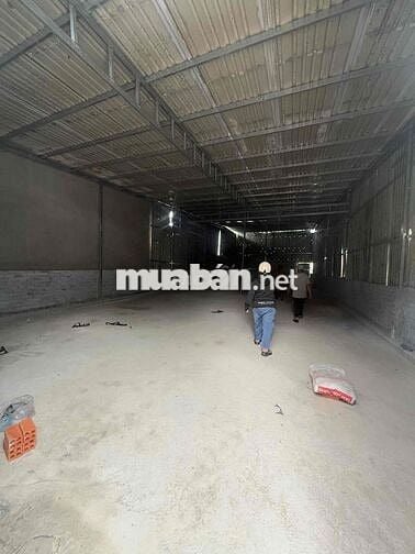 Cho thuê kho 12tr/th Dt:250m( trần kho cao , có điện 3fa )  Phù hợp sx