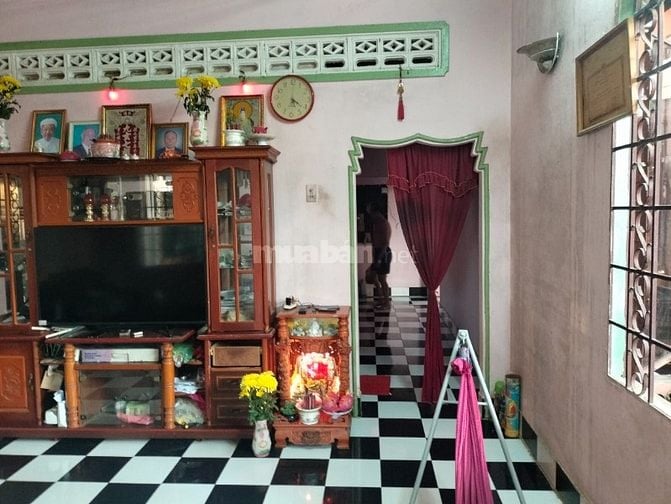 Nhà mặt tiền cách chợ 50m nở hậu cần bán
