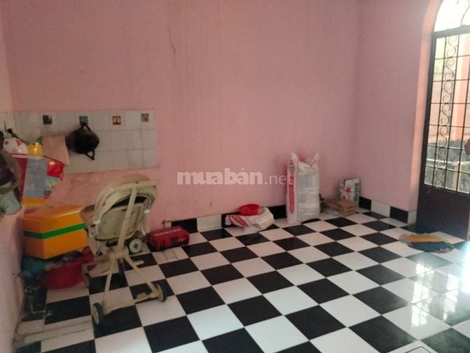 Nhà mặt tiền cách chợ 50m nở hậu cần bán