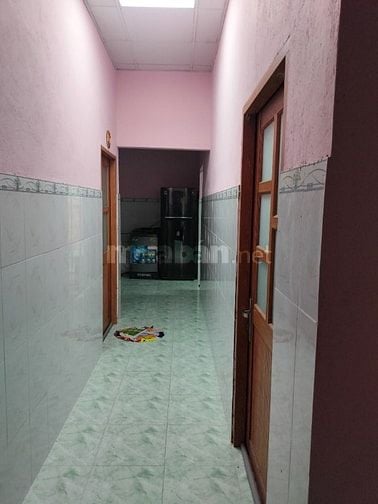 Nhà mặt tiền cách chợ 50m nở hậu cần bán