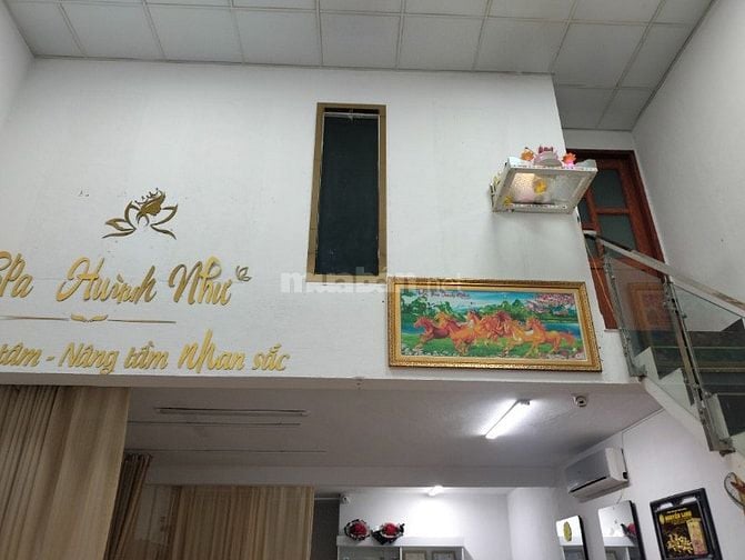 Nhà mặt tiền cách chợ 50m nở hậu cần bán